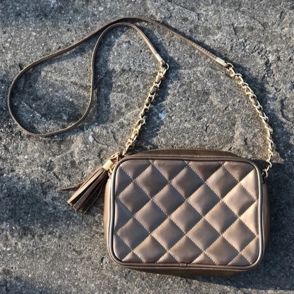 Gold crossbody purse with tassel